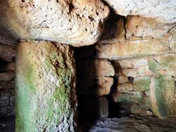 Talatí de Dalt, intérieur d'une grotte
